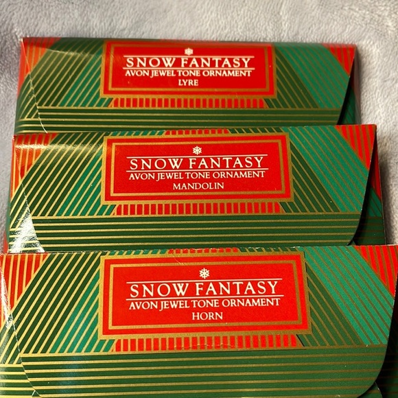 Vintage (1984) Avon Snow Fantasy Jewel tone Lyre, Mandolin, & Horn Ornaments - Picture 4 of 10